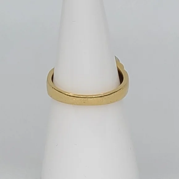 18k Yellow Gold with white gold diamond accent size 7
